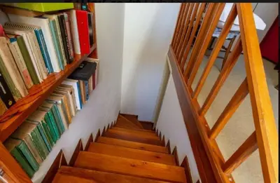 Biblioteca nella casa vacanze