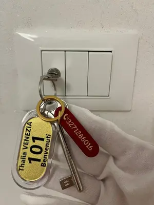 Certificato, attestato, insegna o altro documento esposto da Thalia Room Venezia Mestre