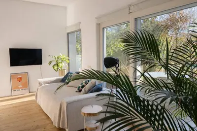 TV o dispositivi per l'intrattenimento presso STUDIO 14 - apt design con terrazza sul fiume - 2 biciclette incluse - vicino al centro