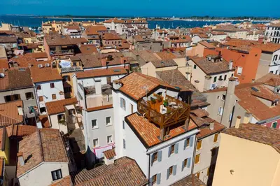 Vista generica sul mare o vista sul mare dall'interno del bed & breakfast