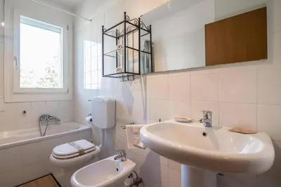 Bagno di enJoy Home - Appartamento ampio, luminoso e immerso nel verde