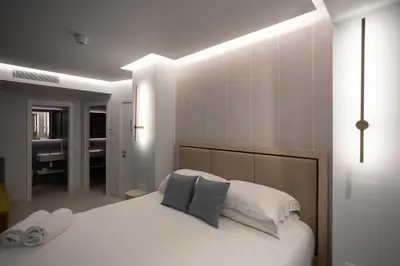 Letto o letti in una camera di Ambasciatori Suite Hotel