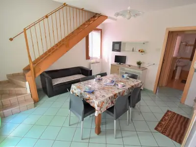 Area soggiorno di Apartment Solmare-4 by Interhome