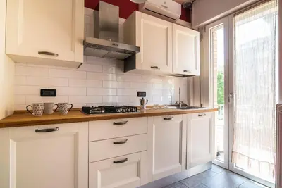 Cucina o angolo cottura di enJoy Home - Bilocale sulle Riviere a due passi dalla Specola