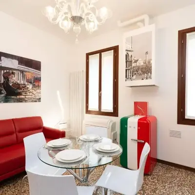 Just Urban Stays - Castello 5067 boutique apartment