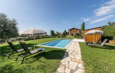 Piscina di Lovely Home In Volpago Del Montello o nelle vicinanze
