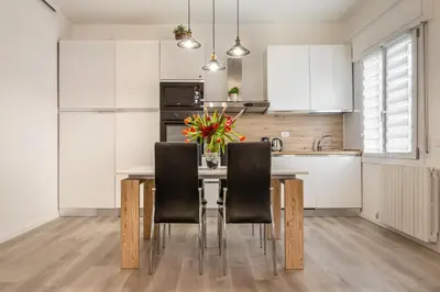 Cucina o angolo cottura di GIGI HOUSE [appartamento PIAZZA MAZZINI] 300m dal mare