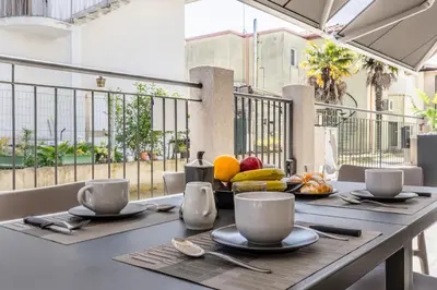 Balcone o terrazza di GIGI HOUSE [appartamento PIAZZA MAZZINI] 300m dal mare