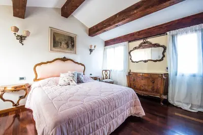 Letto o letti in una camera di Attic behind St. Mark's Square
