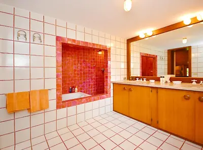 Bagno di Villa di design con grande parco