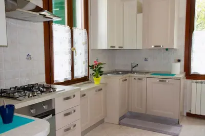 Cucina o angolo cottura di Isola del Lido, Luminoso, immerso nel verde, per 5