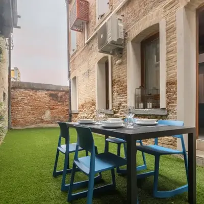 Castello Apartment with Garden R&R