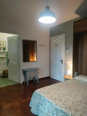 Letto o letti in una camera di Villa Miani camera floreale