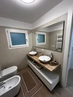 Bagno di Piscina Fronte Mare & Giardino Privato - Jl Blue Apartments