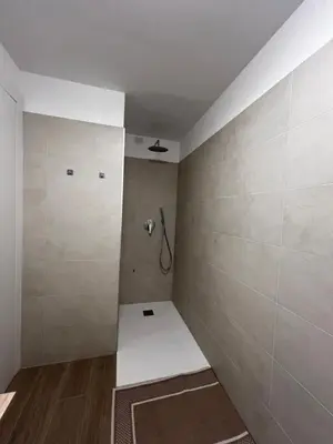 Bagno di Piscina Fronte Mare & Giardino Privato - Jl Blue Apartments