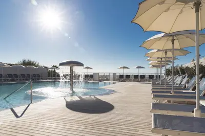 Piscina di Hotel Cambridge o nelle vicinanze