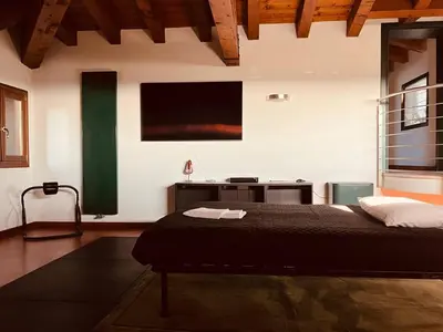 TV o dispositivi per l'intrattenimento presso Wow House - Ampia Villa con Piscina e sala giochi