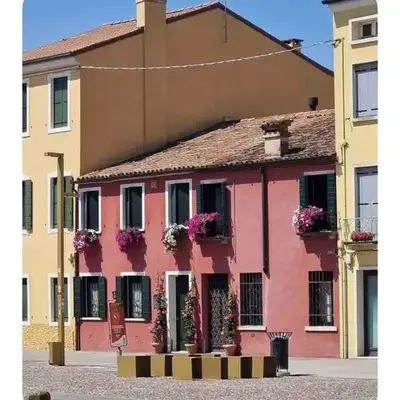 Storico alloggio fronte piazza in Borgo Portello