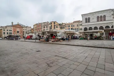Vista generica su Padova o vista sulla città dall'interno dell'appartamento