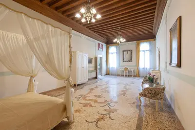 Letto o letti in una camera di LUXURY APARTMENT PESARO PAPAFAVA