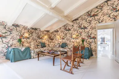 Area soggiorno di La casa di Hubert De Givenchy - Dimora Italia