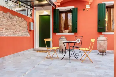 Balcone o terrazza di Con giardino privato, in centro, vicino stazione