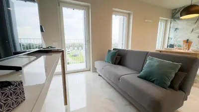 Area soggiorno di Fairmont Seafront Acquamarine Suite by CaSa Check