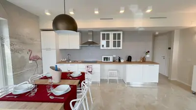 Cucina o angolo cottura di Fairmont Seafront Flamingo Suite by Ca-Sa Check