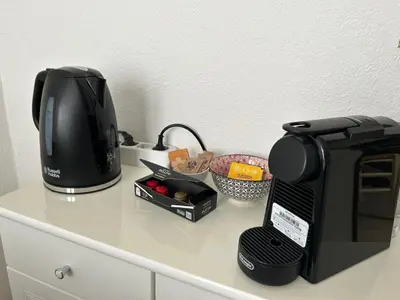 Set per la preparazione di tè e caffè presso Larocca Tourist Home 3