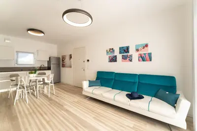 Area soggiorno di Sun Beach Residence con Piscina - Piazza Brescia - Adria Holiday Jesolo - FAMILY APARTMENTS