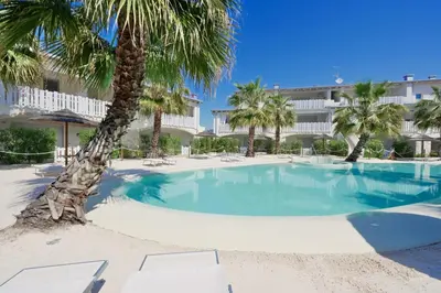 Piscina di Baia Blu Apartments o nelle vicinanze