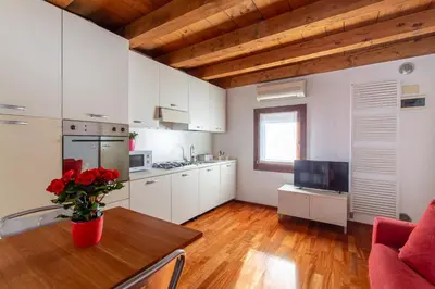 Cucina o angolo cottura di Comodo Apt Centrale