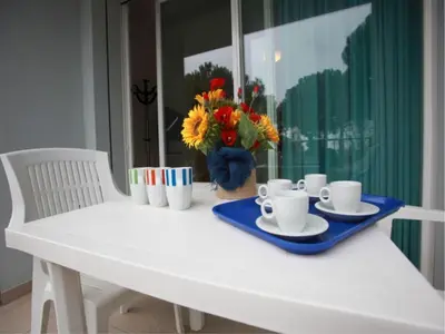 Set per la preparazione di tè e caffè presso Coastal comfort in our modern flat