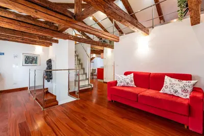 TV o dispositivi per l'intrattenimento presso Glass House - Loft 2 minutes to Rialto Bridge & View