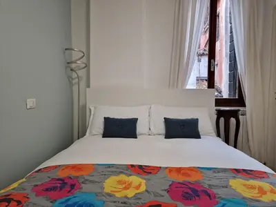 Letto o letti in una camera di Veneziacentopercento La Forcola Apartment, next to Rialto bridge