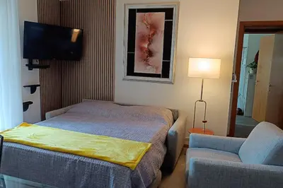 Letto o letti in una camera di Art-Apart LT appartamento con giardino privato