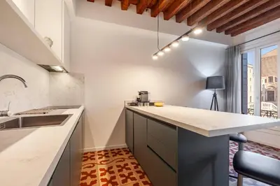 Cucina o angolo cottura di SAN LORENZO APARTMENTS 5054