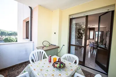 Balcone o terrazza di Seaside serenity flat with outdoor pool