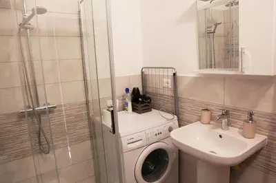 Bagno di Tia House - Bright Studio with Private Parking!