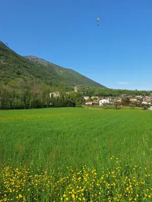 Vista generica sulle montagne o vista sulle montagne dall'interno dell'appartamento