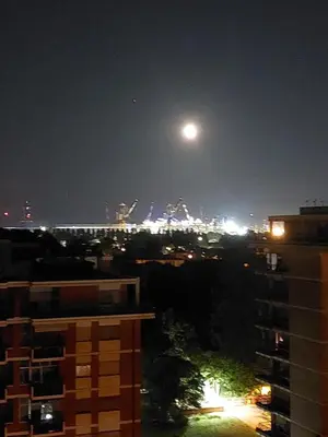 Vista generica su Marghera o vista sulla città dall'interno della stanza in casa privata