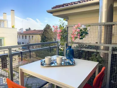 Balcone o terrazza di Spazioso Apt vicino Stazione - Posto Auto
