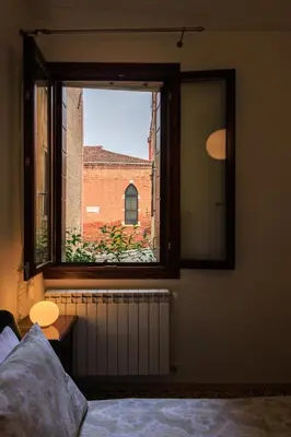 Letto o letti in una camera di Corte sconta