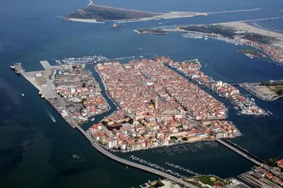 Vista generica sul mare o vista sul mare dall'interno dell'appartamento