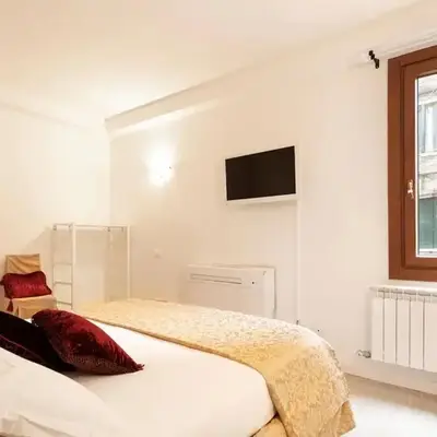 Venice Gold room