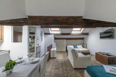 Area soggiorno di Nice Lovely Attic for 4 person with Wifi - A/C
