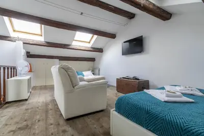 TV o dispositivi per l'intrattenimento presso Nice Lovely Attic for 4 person with Wifi - A/C