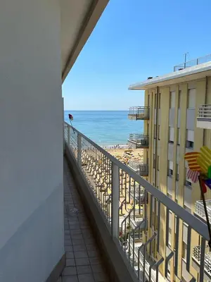 Vista generica sul mare o vista sul mare dall'interno dell'appartamento