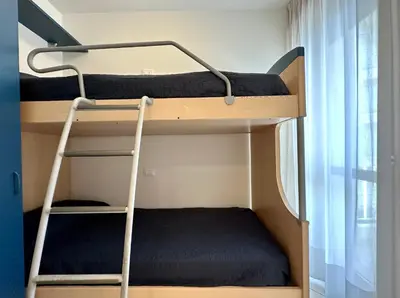 Letto o letti a castello in una camera di Villa Emy Fronte Mare - Carraro Immobiliare - Family Apartments