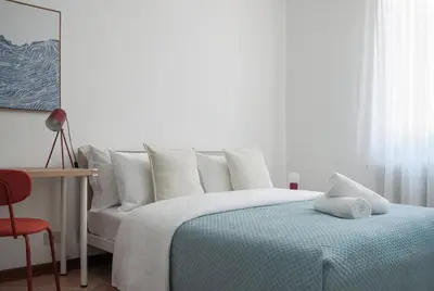 Letto o letti in una camera di Modern 9 pax Group Apt Mestre Stn Venice 4 Min